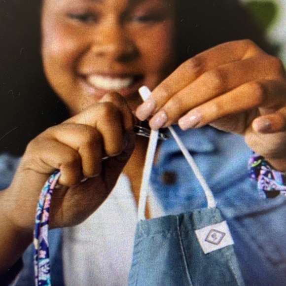 NWT Vera Bradley Face Mask on a Lanyard Painted Medallions Mask/Zen Gray Lanyard - Picture 9 of 11